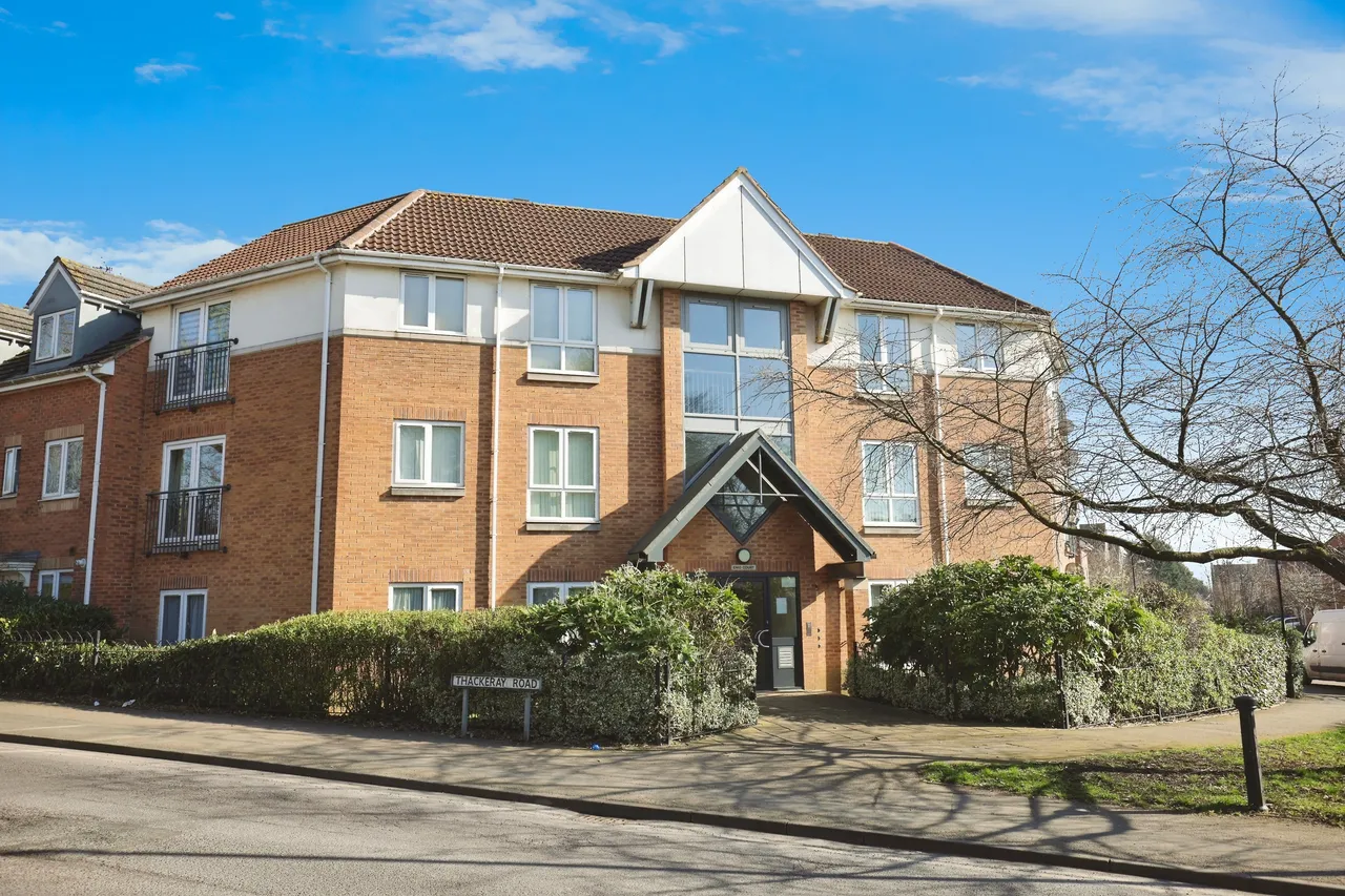 2 bed flat to rent — Enid Court, CV2