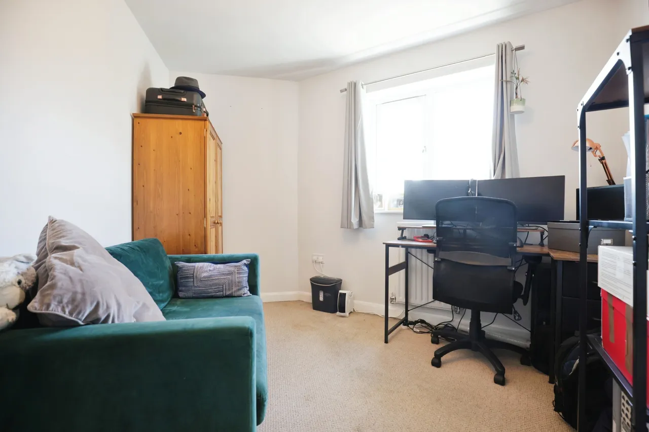 Enid Court, CV2, photo 6