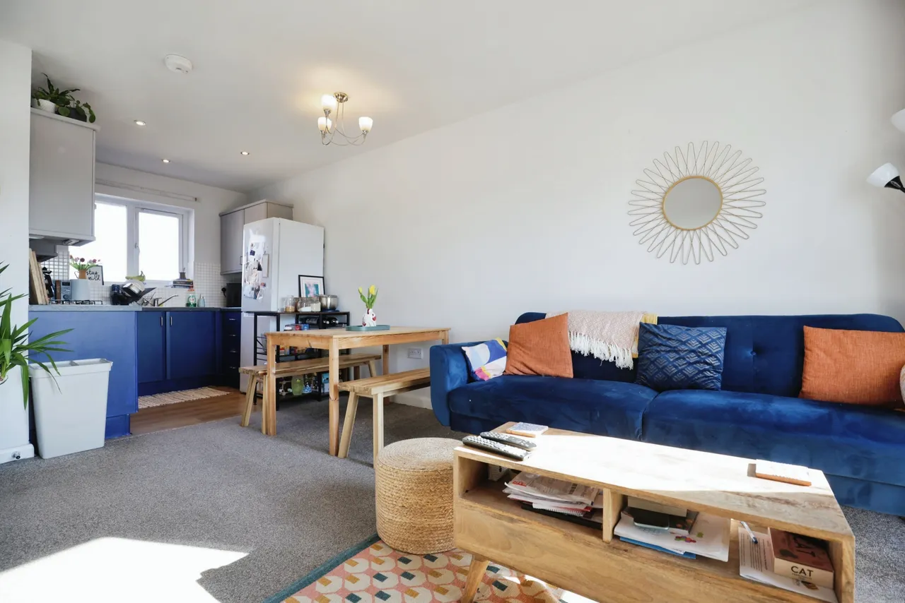 Enid Court, CV2, photo 2