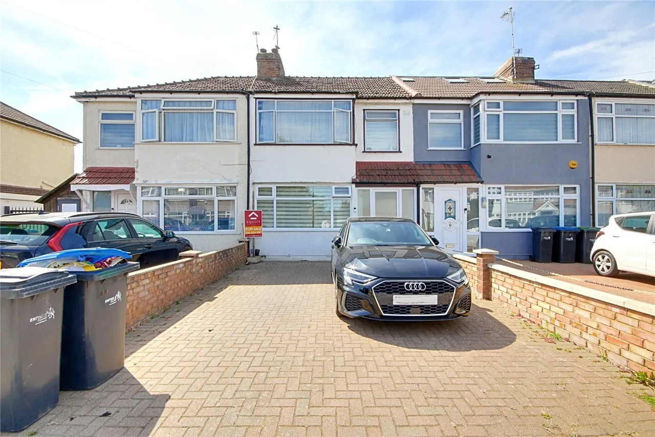 3 bed house for sale, Albany Park Avenue, Enfield