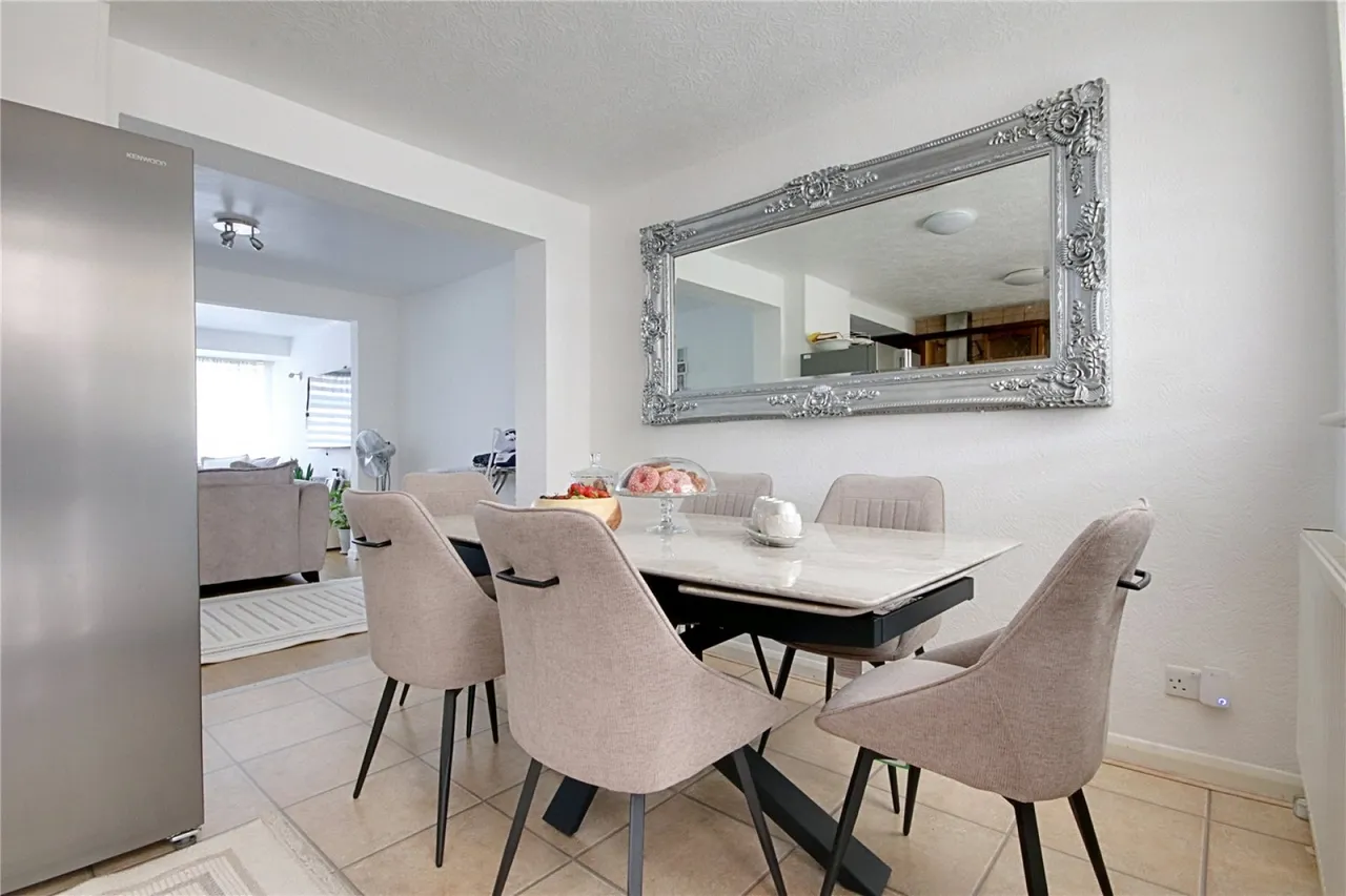Albany Park Avenue, Enfield, photo 8
