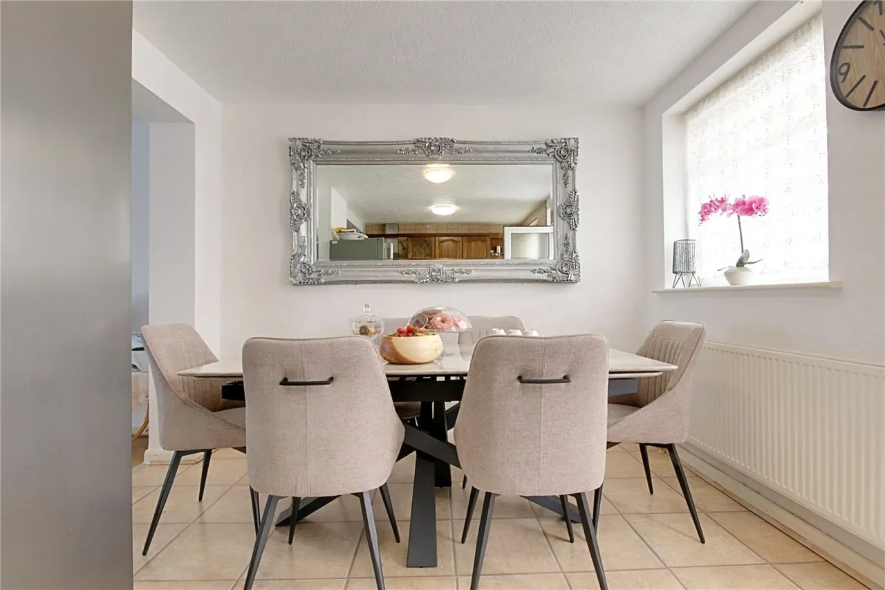 Albany Park Avenue, Enfield, photo 9