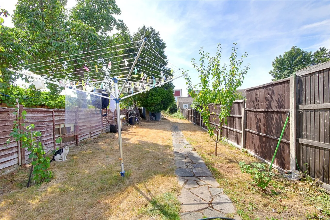Albany Park Avenue, Enfield, photo 17