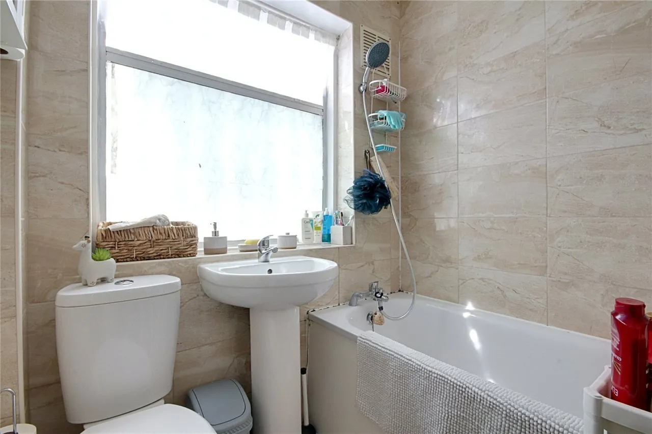 Albany Park Avenue, Enfield, photo 13