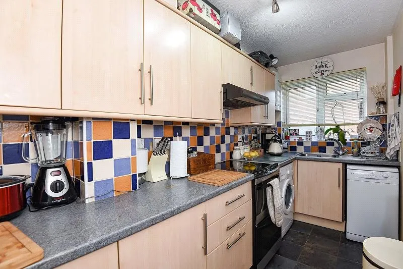 Rosebury Drive, Bisley, GU24, photo 3