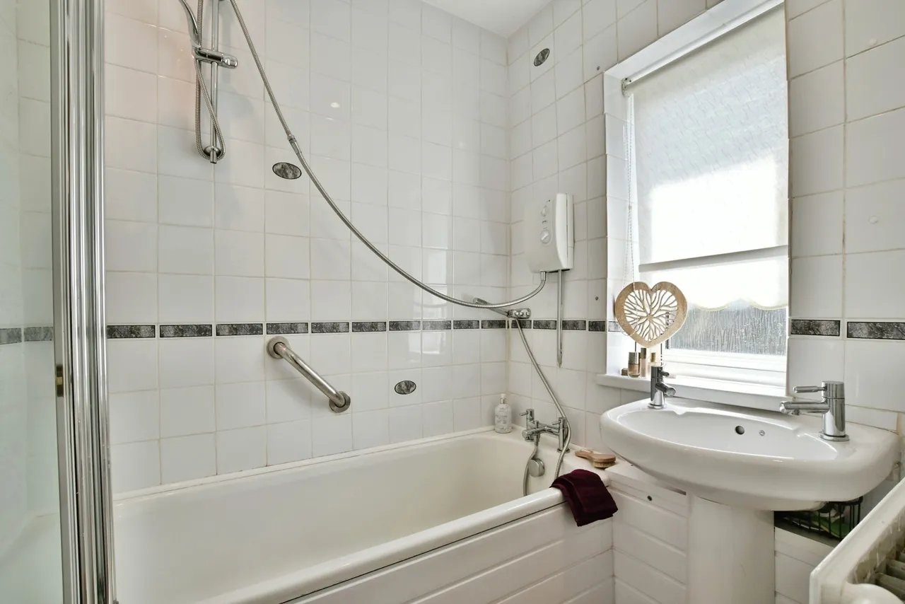 Newbury Road, Heald Green, Cheshire, SK8, photo 14