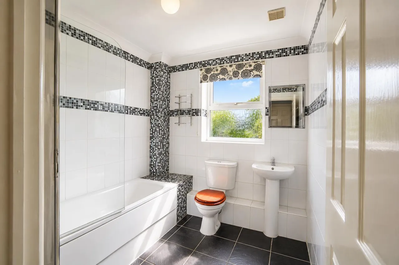 Christabel Close, Isleworth, photo 8