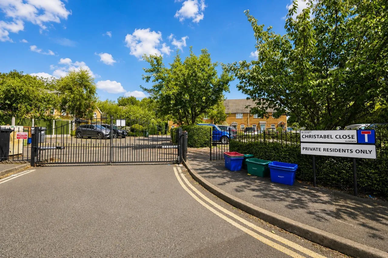 Christabel Close, Isleworth, photo 11