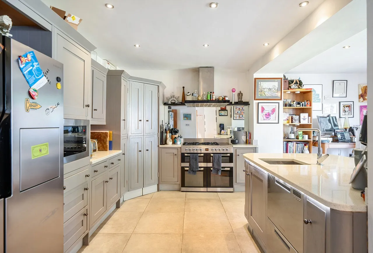 Watleys End Road, Gloucestershire, Winterbourne, BS36 1QQ, photo 11