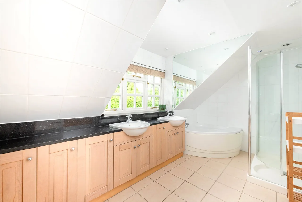 Pevers Lane, Weston Underwood, MK46, photo 13