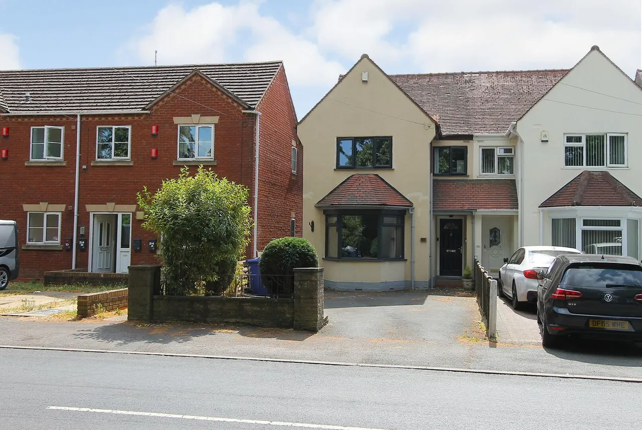 3 bed house for sale — Cemetery Road, Stourbridge