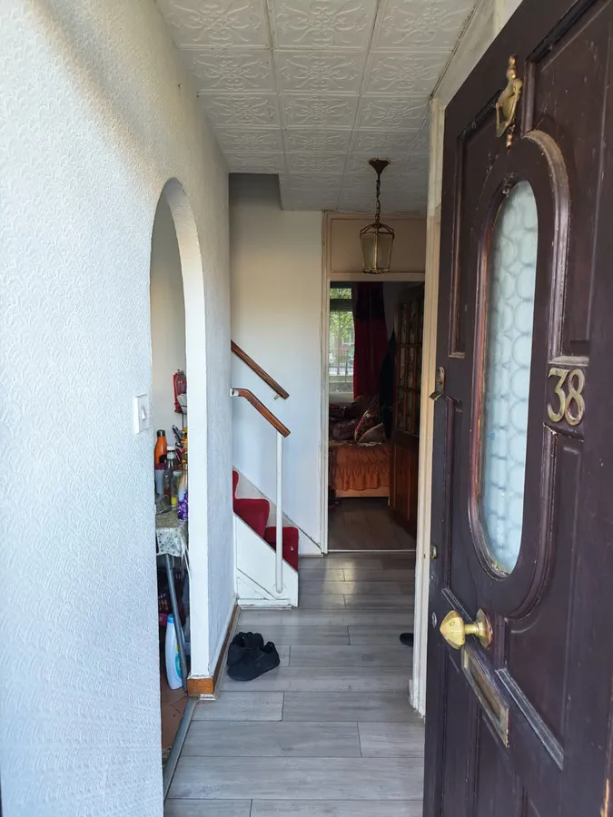 London, E1 4HQ, photo 3