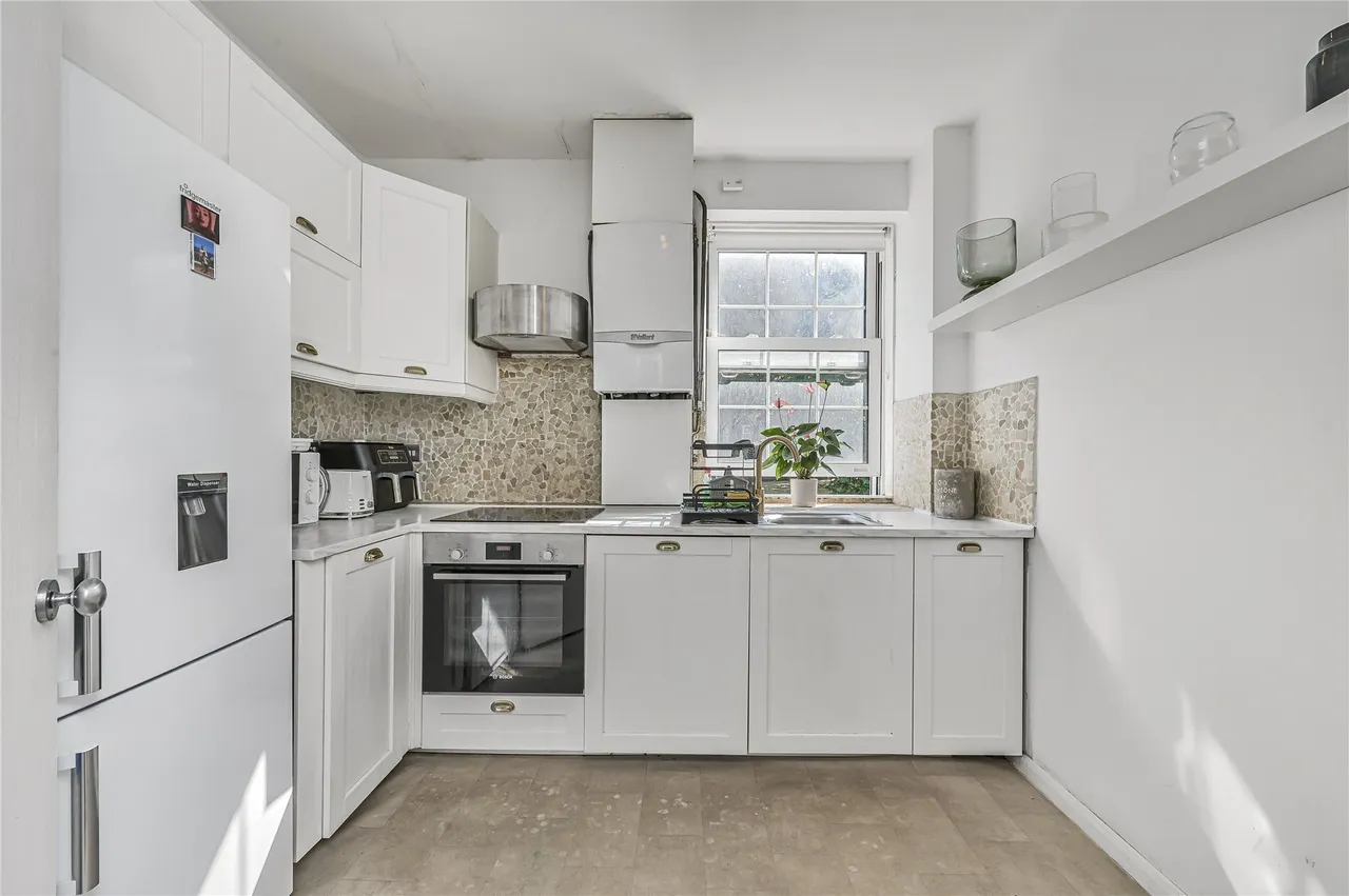 3 bed flat for sale — Gracefield Gardens, London, SW16