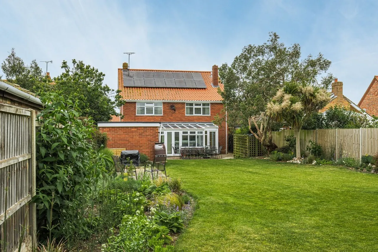 Spacious Family Home in Brancaster St, photo 14