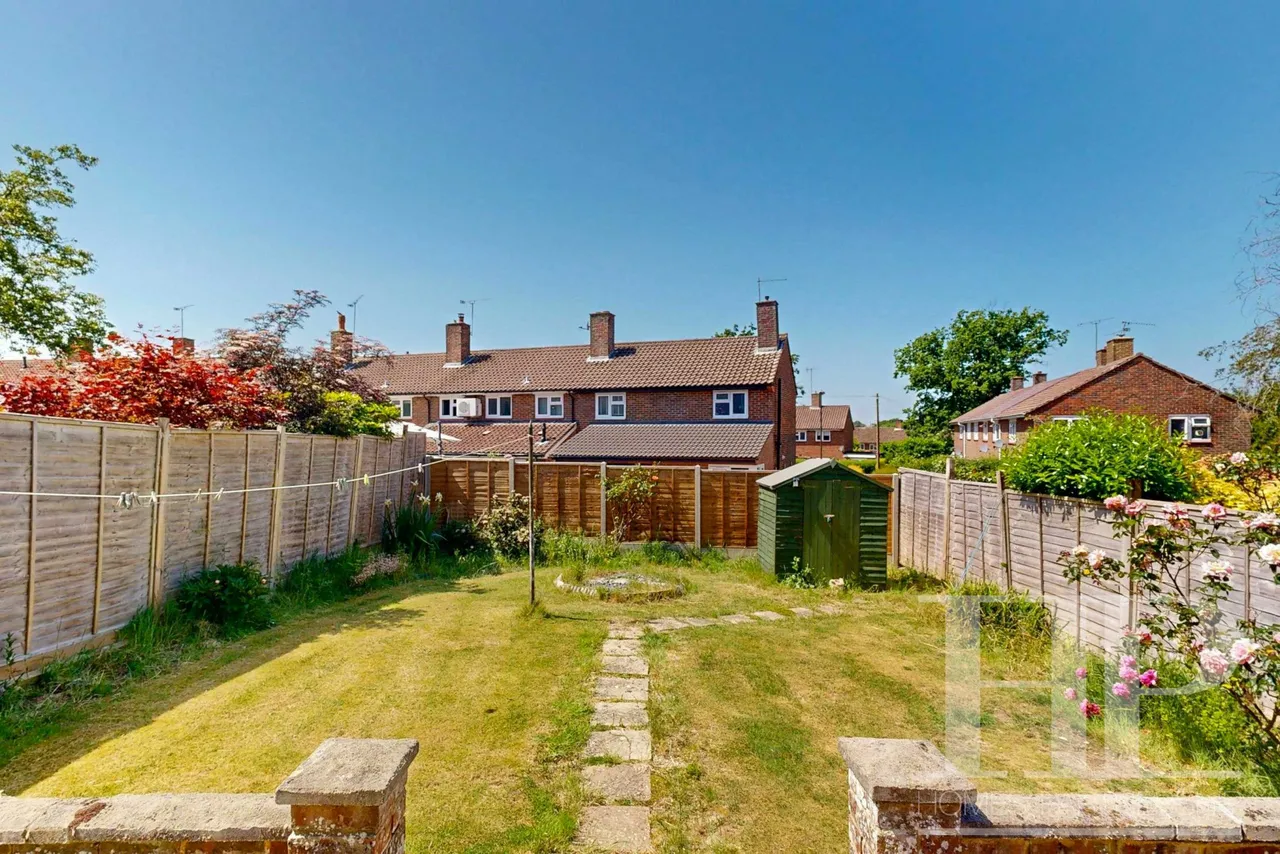 Spring Plat, Crawley, RH10, photo 2