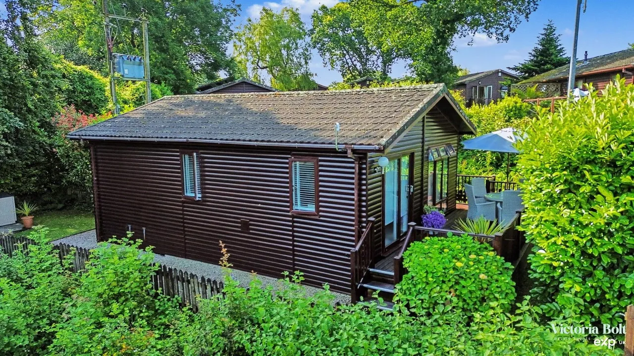 2 bed lodge for sale, The Thatches, South Devon