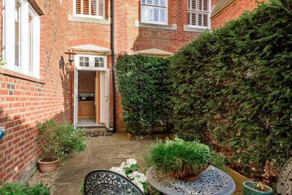 Bedwell Park, Cucumber Lane, Essendon, Hatfield, AL9 6GJ, photo 12