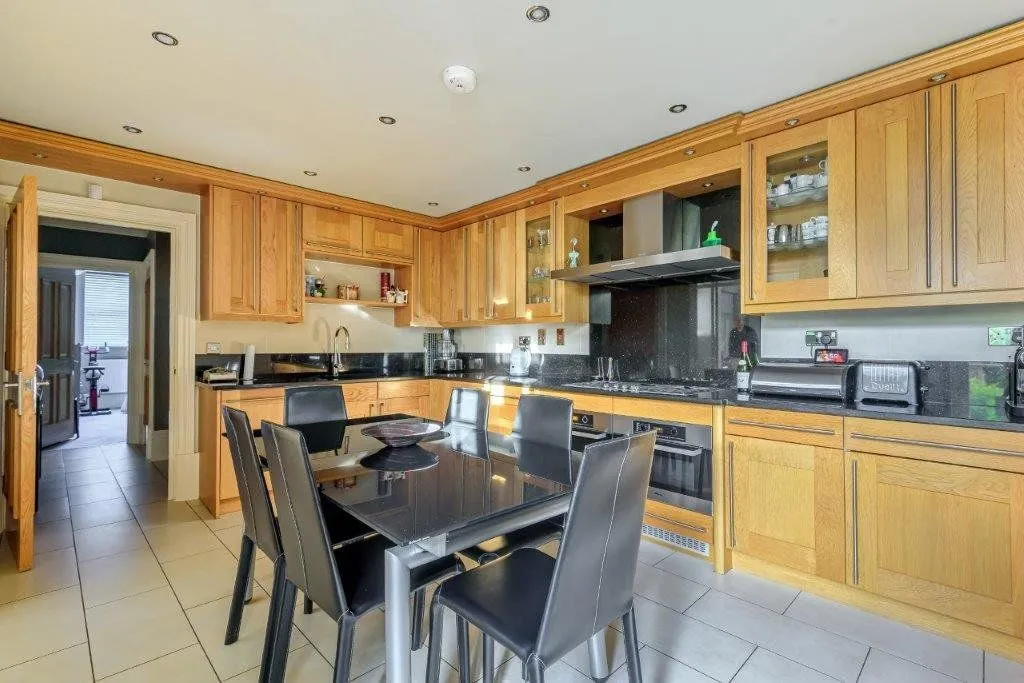 Bedwell Park, Cucumber Lane, Essendon, Hatfield, AL9 6GJ, photo 4