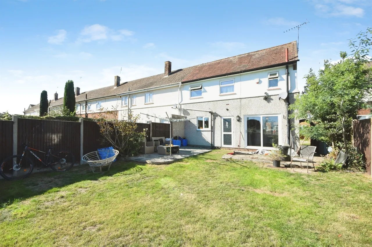 Stuart Close, Pilgrims Hatch, CM15, photo 18