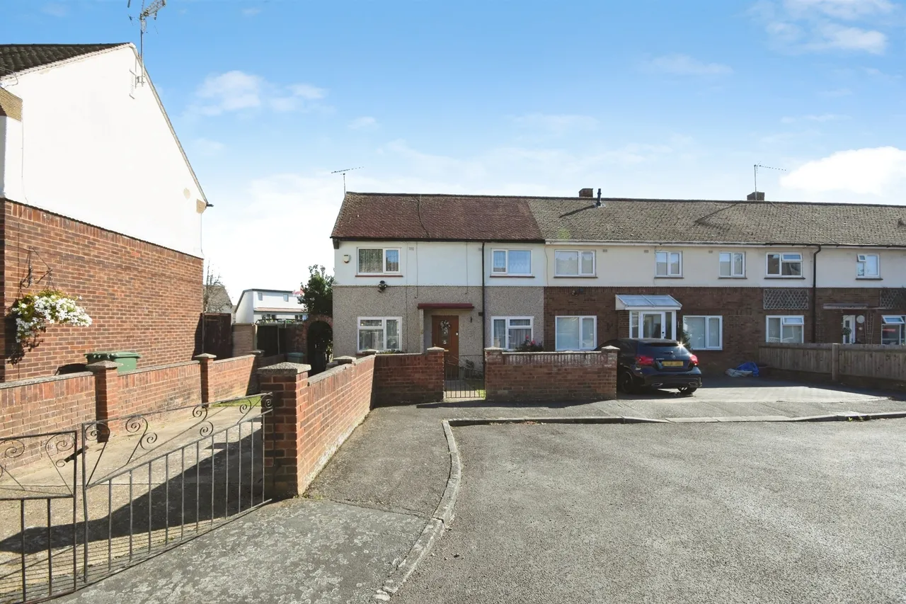 Stuart Close, Pilgrims Hatch, CM15, photo 19