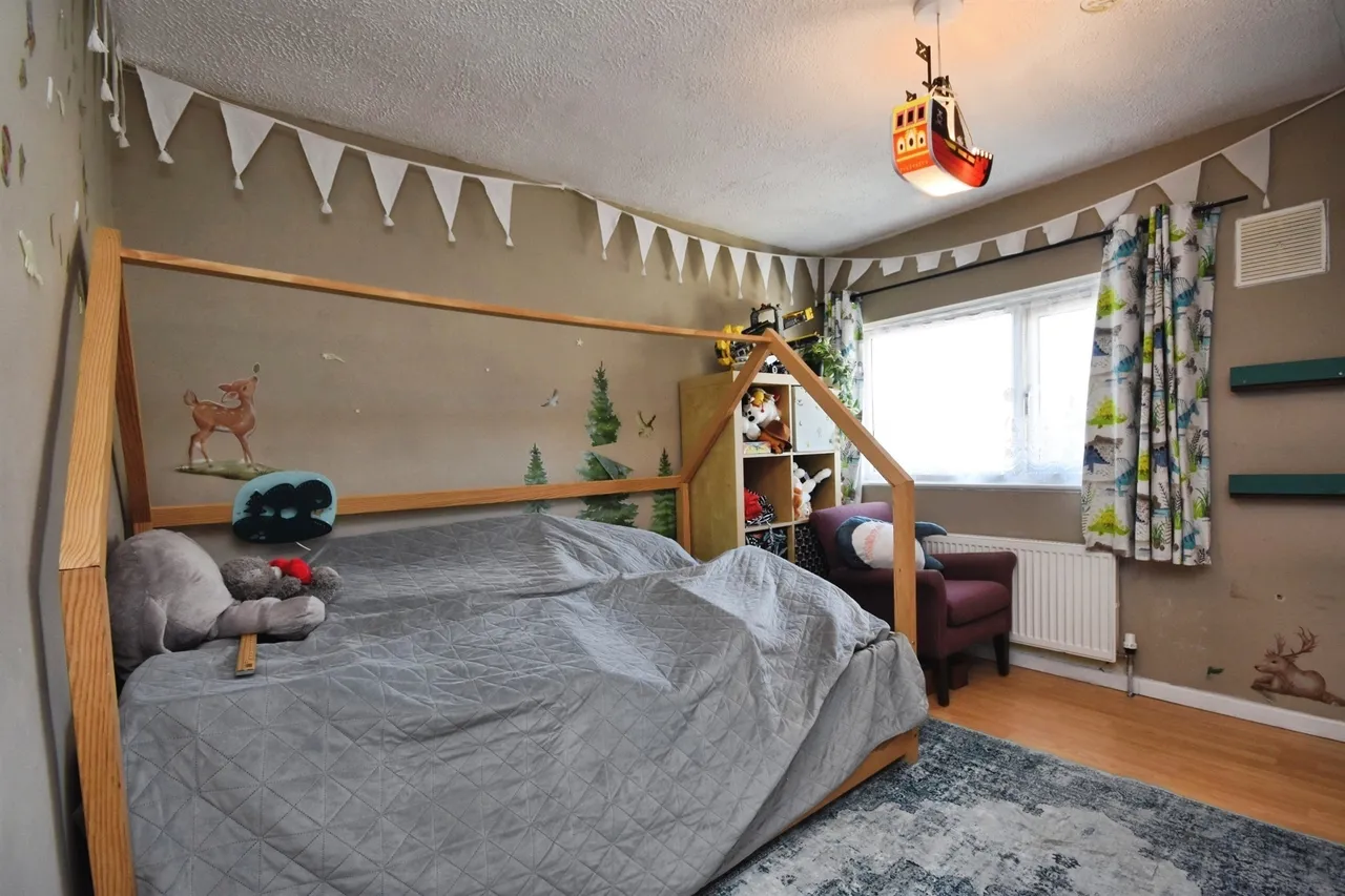Stuart Close, Pilgrims Hatch, CM15, photo 11