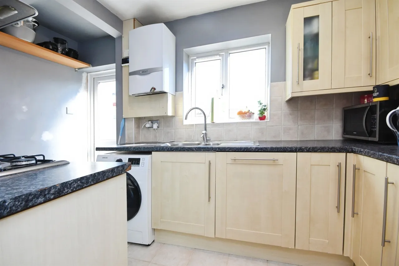 Stuart Close, Pilgrims Hatch, CM15, photo 13