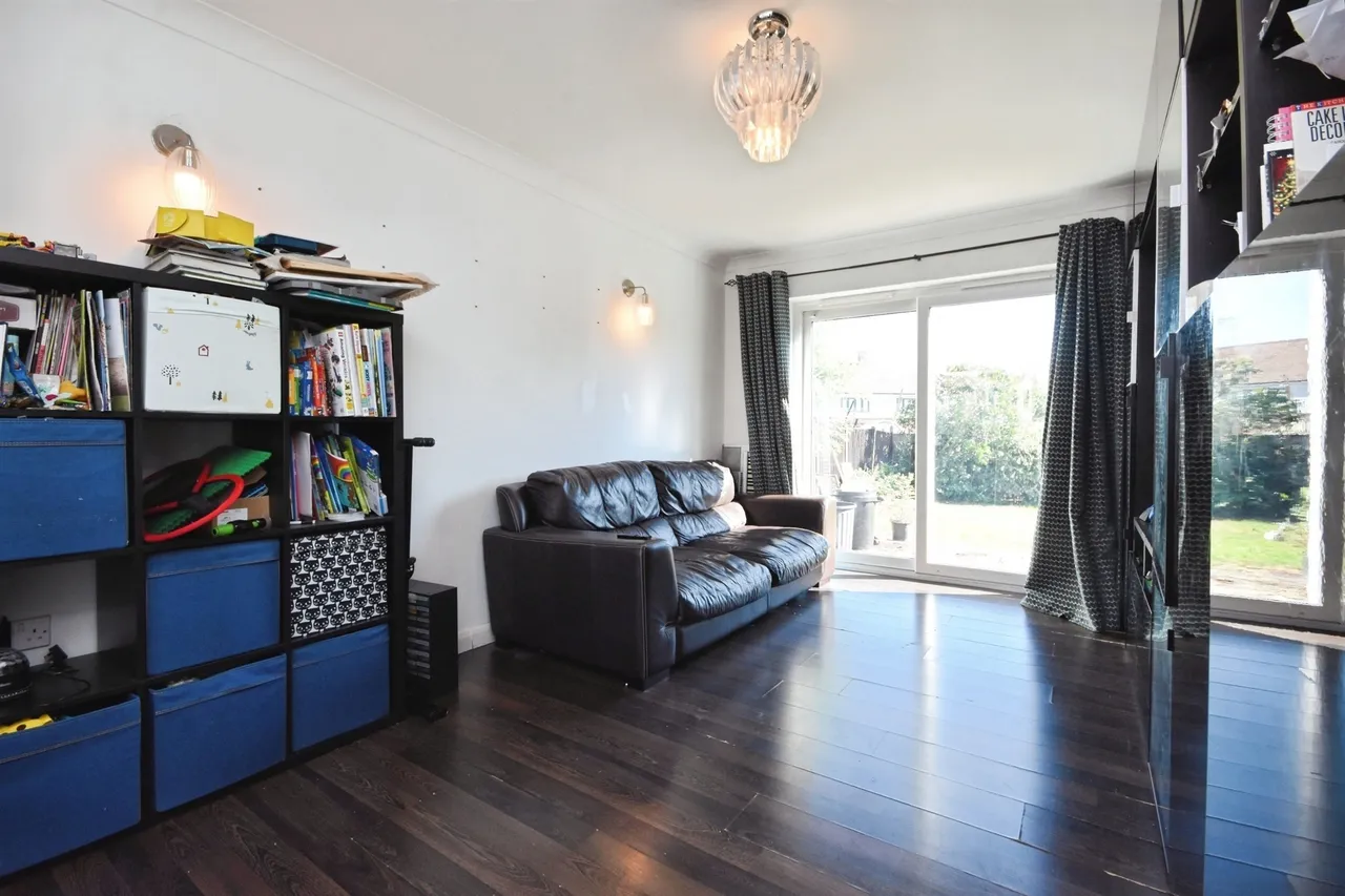 Stuart Close, Pilgrims Hatch, CM15, photo 9