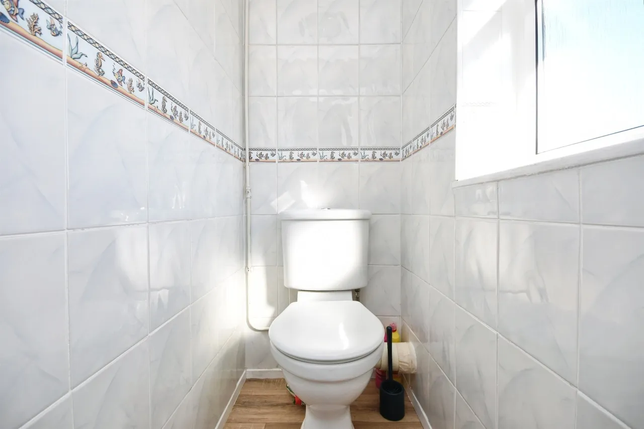Stuart Close, Pilgrims Hatch, CM15, photo 6