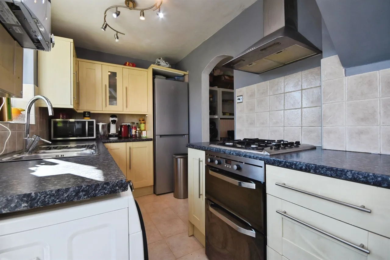 Stuart Close, Pilgrims Hatch, CM15, photo 7