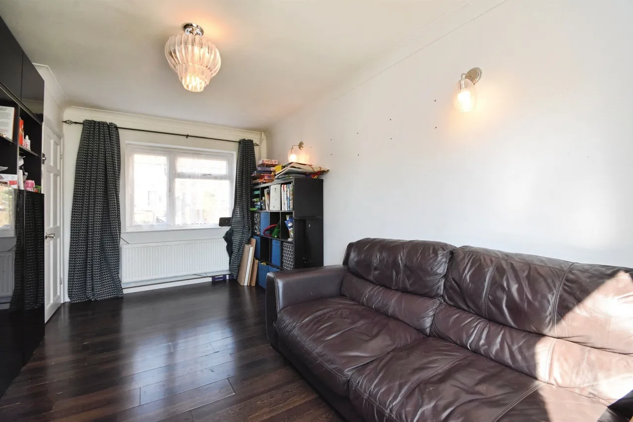 Stuart Close, Pilgrims Hatch, CM15, photo 17