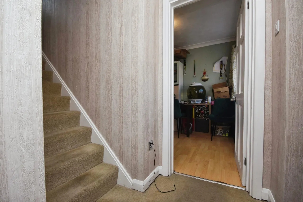 Stuart Close, Pilgrims Hatch, CM15, photo 15