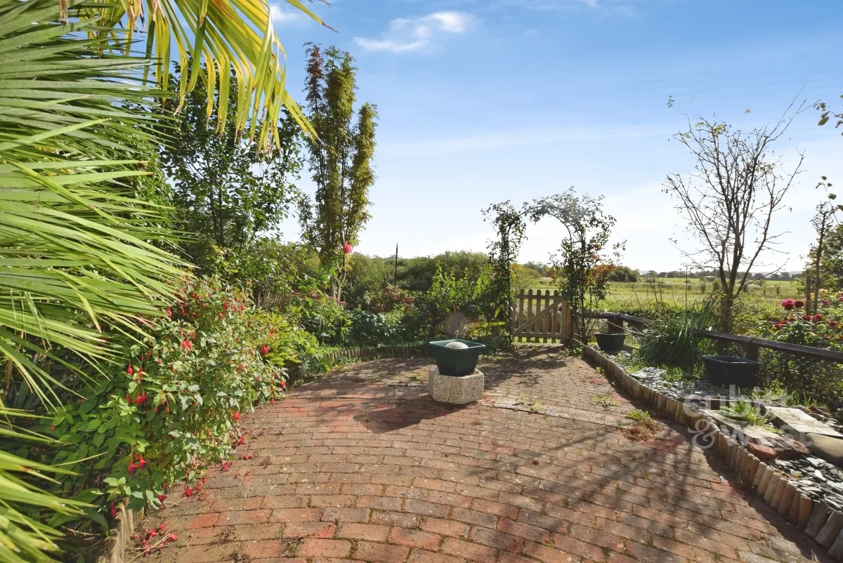 The Willows Station Road, RH20, photo 6