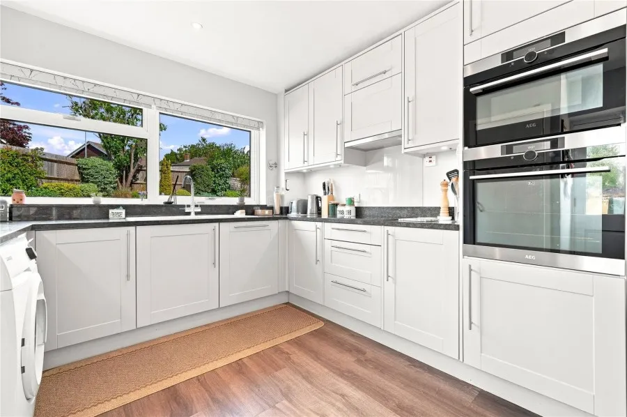 with 4 bedrooms in Stansted, CM24, photo 4