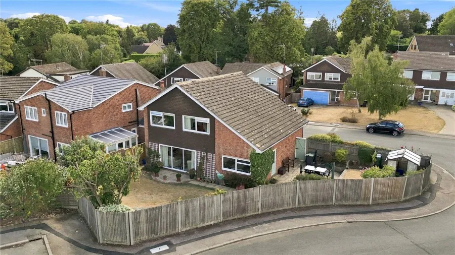with 4 bedrooms in Stansted, CM24, photo 12