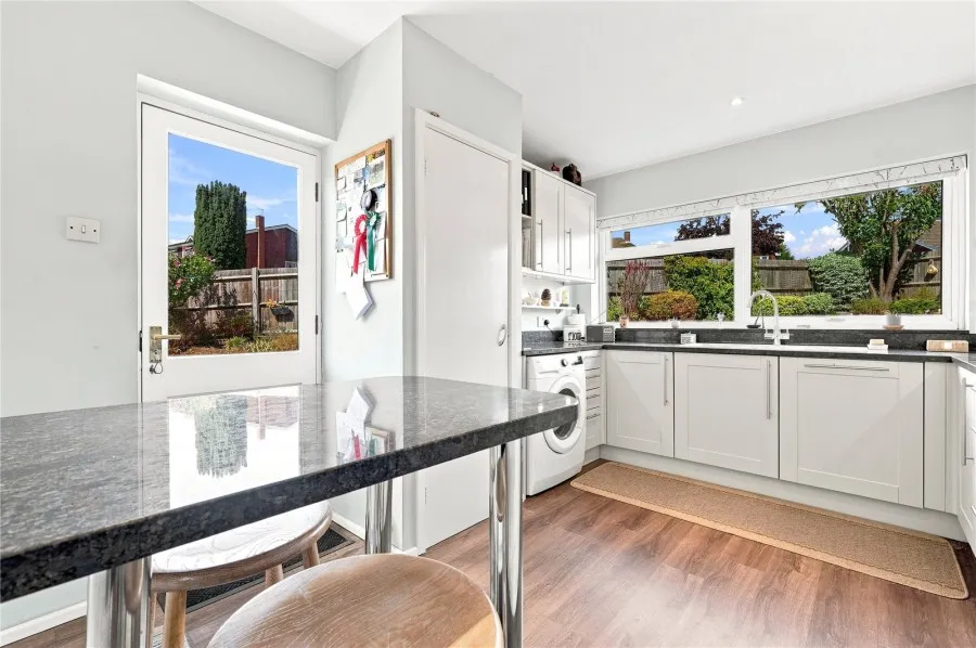 with 4 bedrooms in Stansted, CM24, photo 19