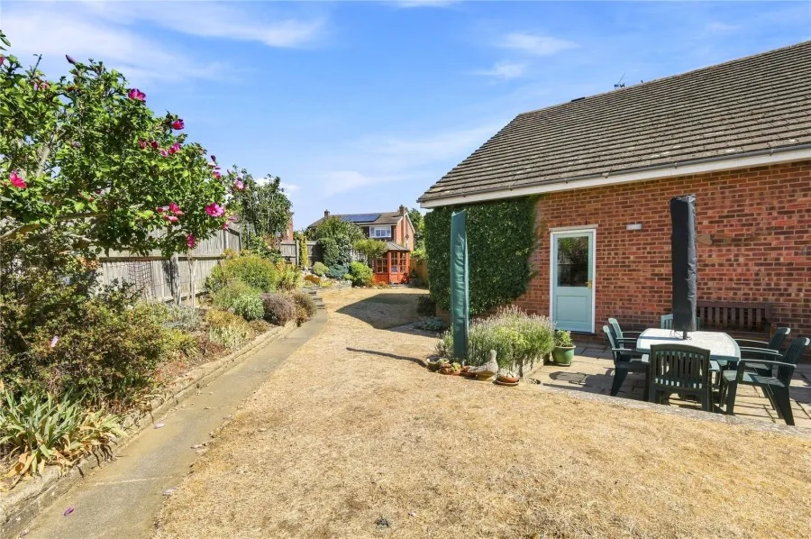 with 4 bedrooms in Stansted, CM24, photo 13