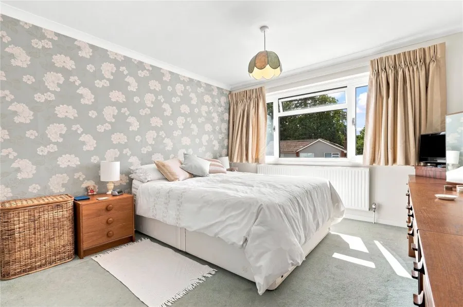 with 4 bedrooms in Stansted, CM24, photo 6