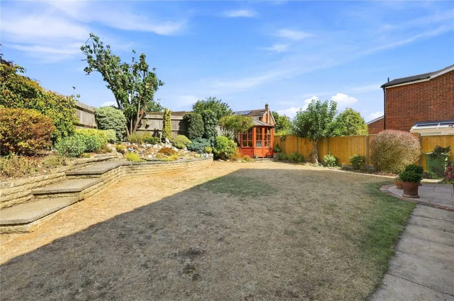 with 4 bedrooms in Stansted, CM24, photo 10