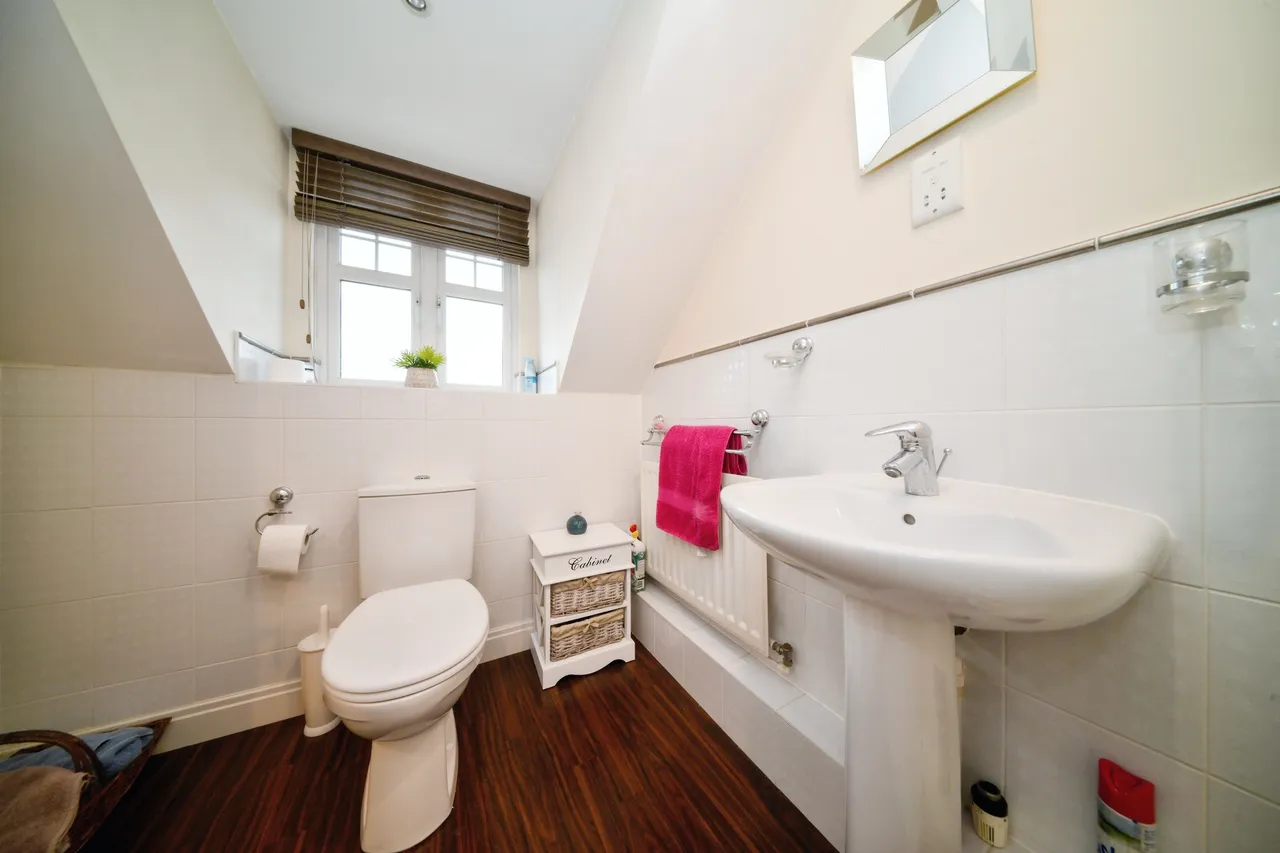 Oxford Close, Romford, RM2, photo 19