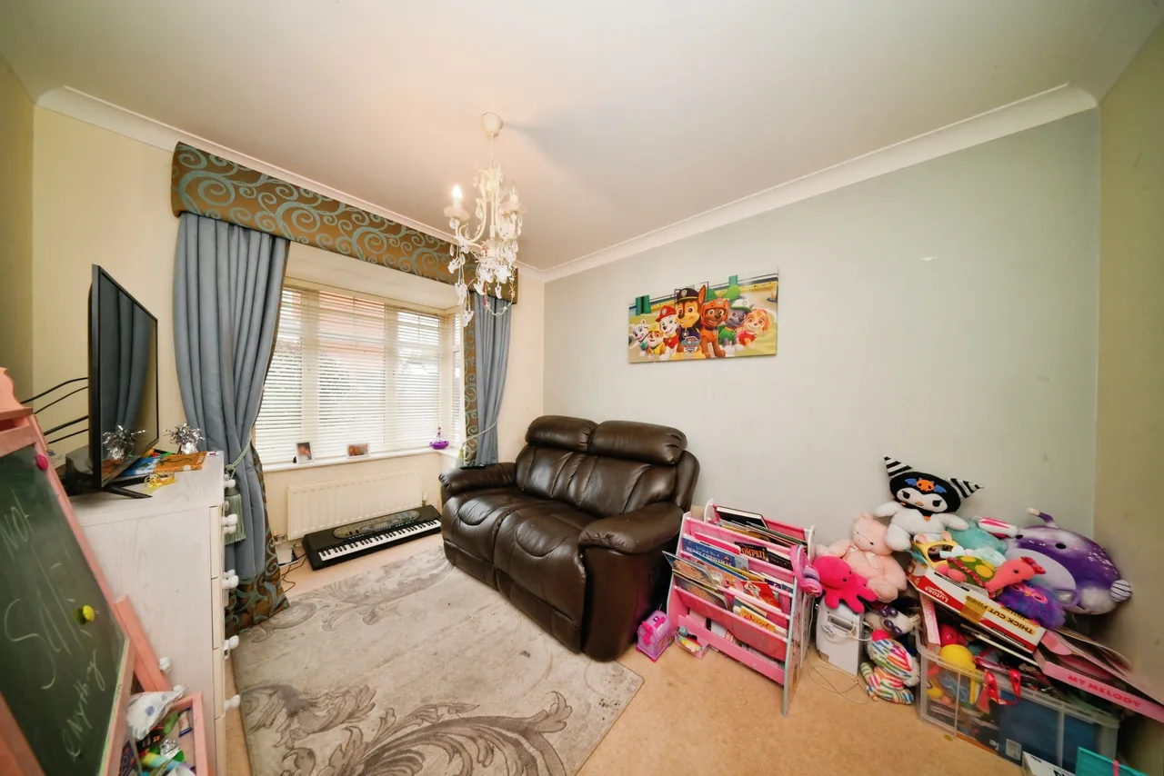 Oxford Close, Romford, RM2, photo 9