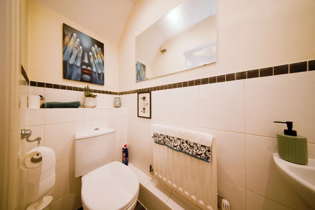 Oxford Close, Romford, RM2, photo 8
