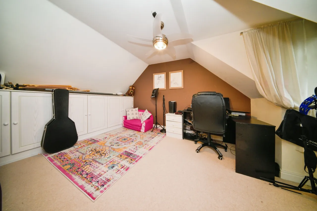 Oxford Close, Romford, RM2, photo 17