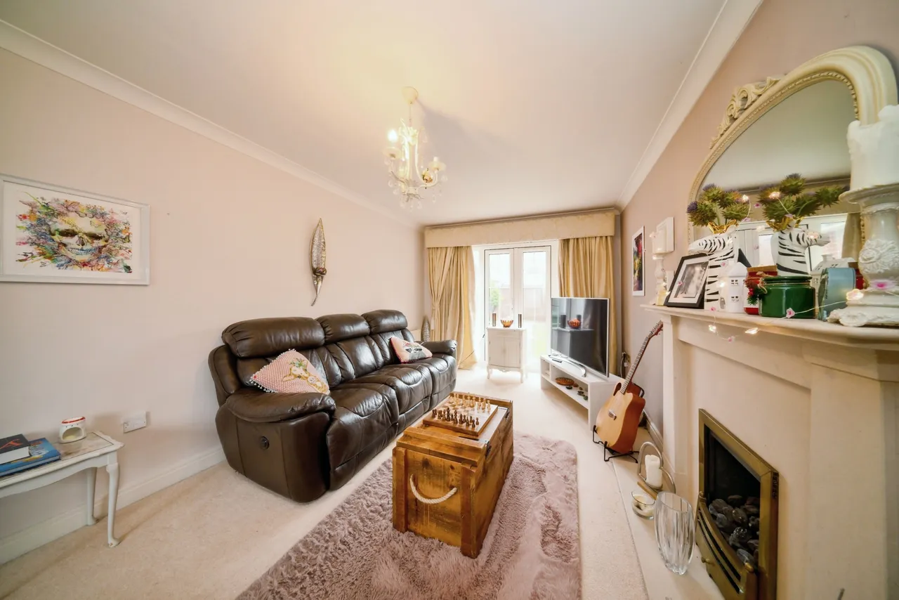 Oxford Close, Romford, RM2, photo 5