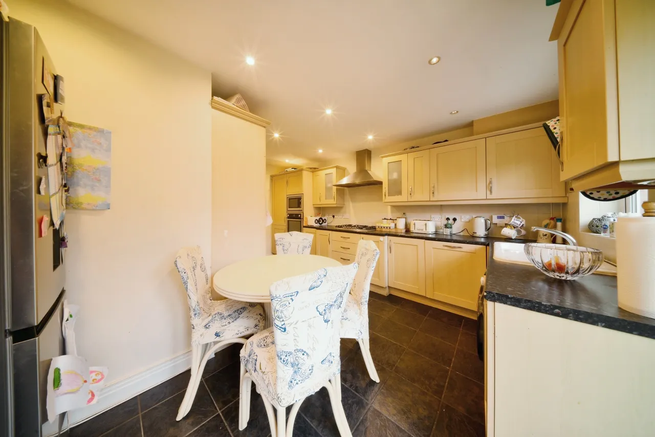 Oxford Close, Romford, RM2, photo 7