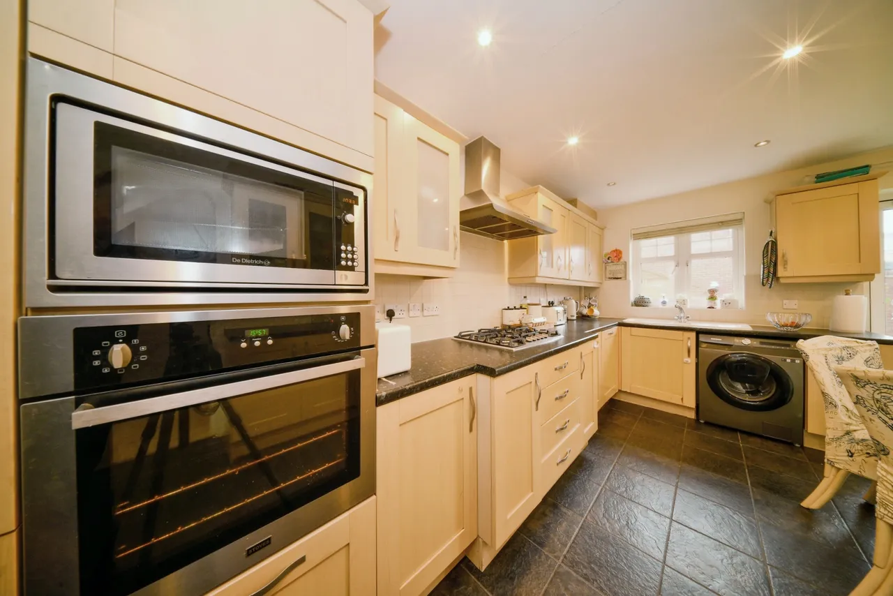 Oxford Close, Romford, RM2, photo 6