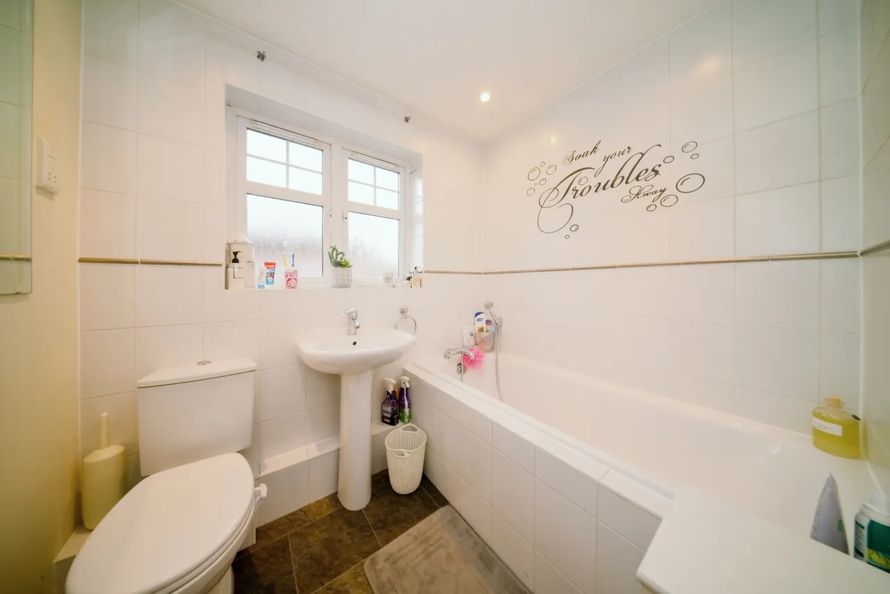 Oxford Close, Romford, RM2, photo 13