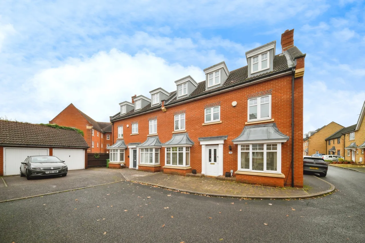 Oxford Close, Romford, RM2, photo 2