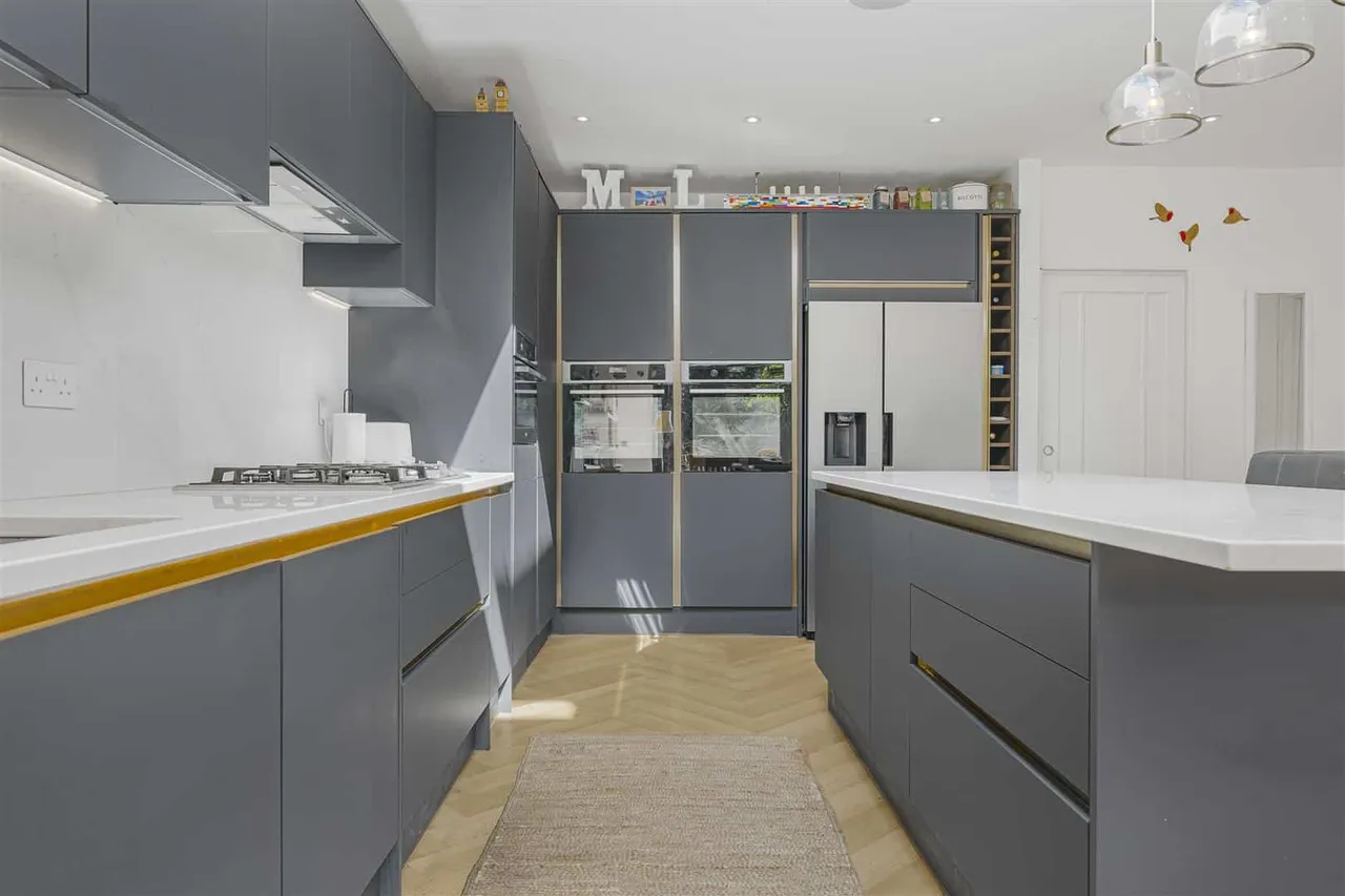 Lawn Close, Datchet, Slough, SL3 9JZ, photo 7