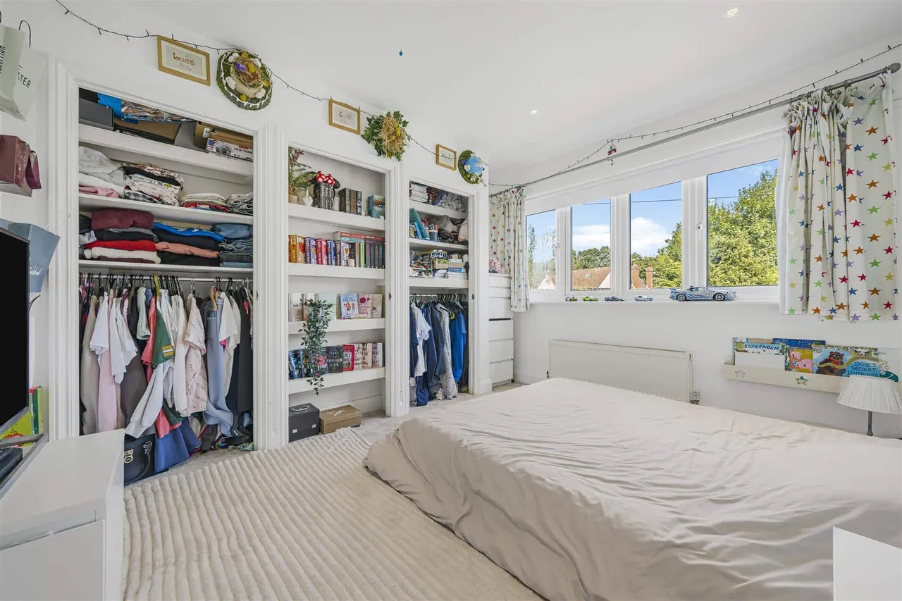 Lawn Close, Datchet, Slough, SL3 9JZ, photo 15