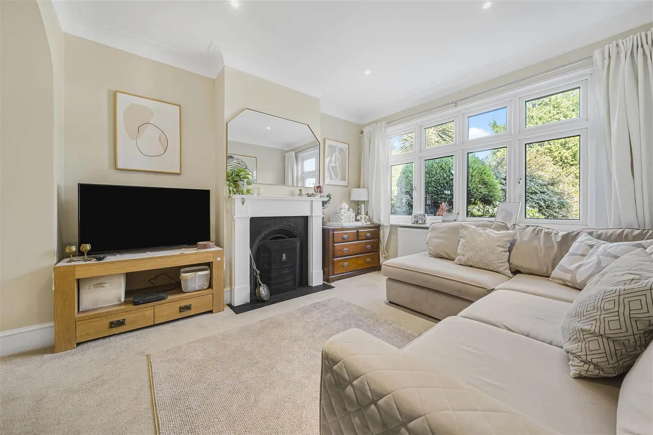 Lawn Close, Datchet, Slough, SL3 9JZ, photo 11